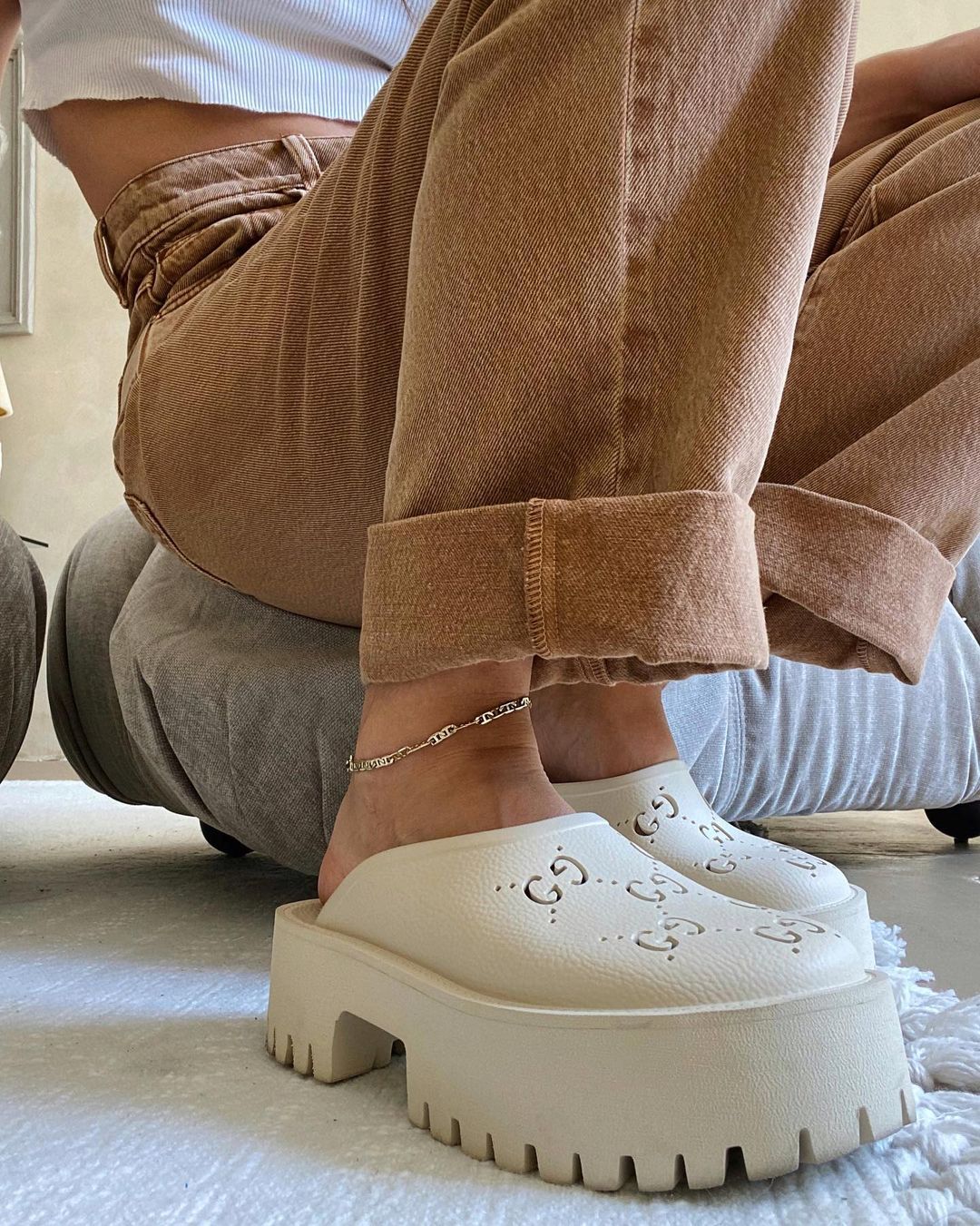The Best Gold Anklets and How Fashion Girls Are Styling Them RN