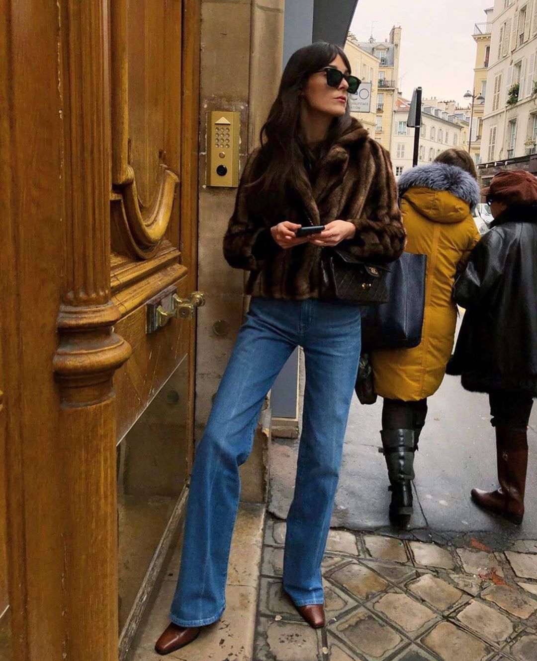 Here’s How French Girls Are Wearing the Non–Skinny Jean Trend