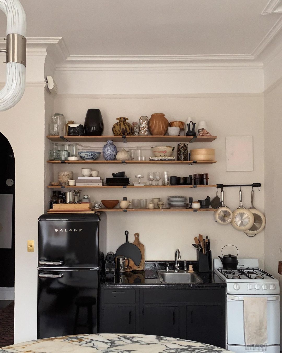 My Friend Just Moved Into Her First Solo Apartment, so I Sent These Décor Recs