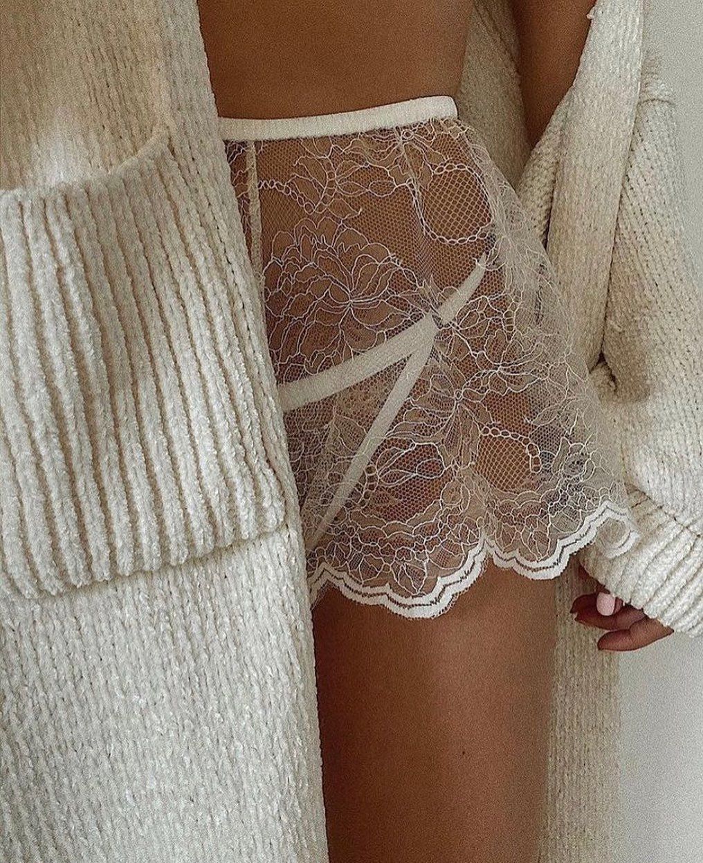 9 Compelling Reasons to Try a Lingerie Subscription This Year