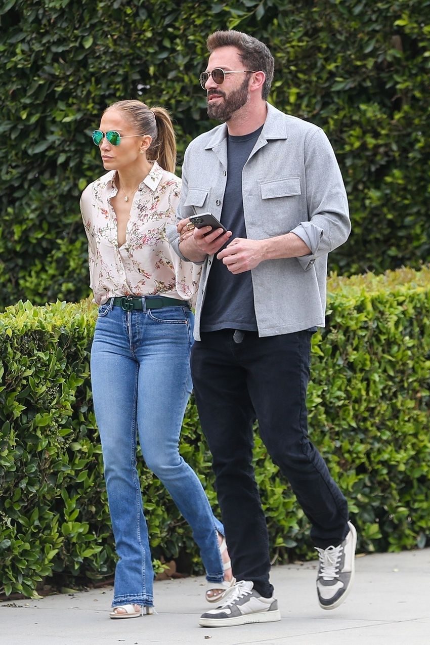 Jennifer Lopez Traded Skinny Jeans for This Similar (But Trendier) Style