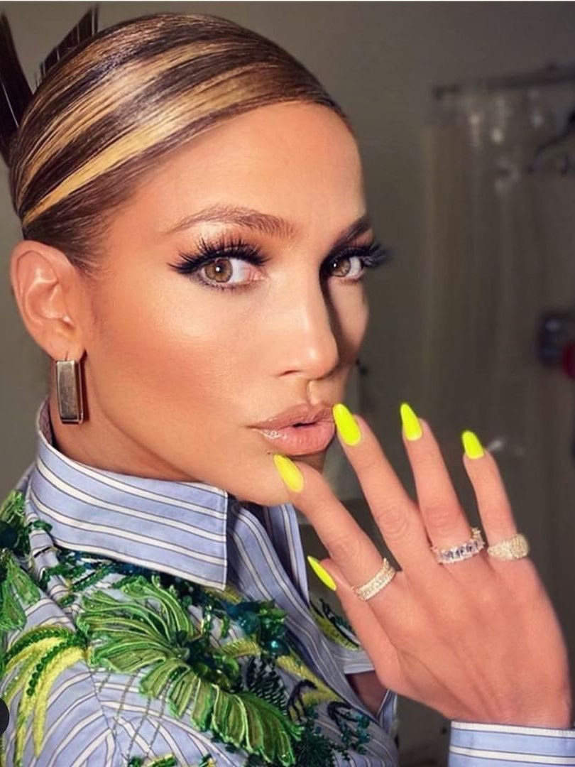 This Controversial ’80s Nail Trend Is Back, and We’re Not Complaining