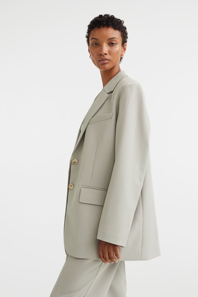 I’m a Fashion Editor Going to London and Paris—See What’s in My Carry-On