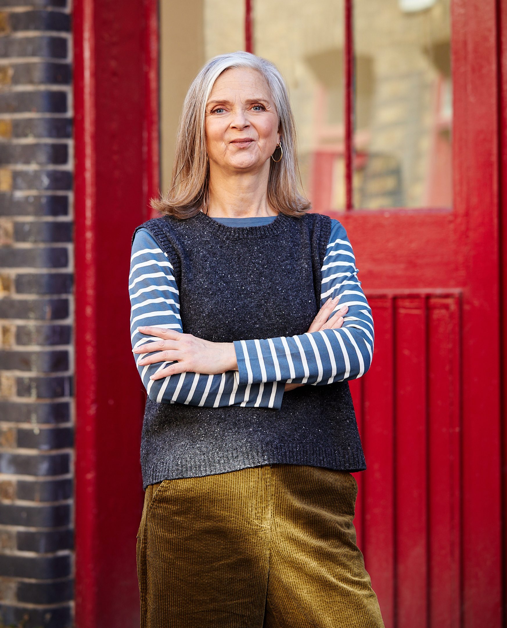 Two ways to wear a knitted tank top (sweater vest)