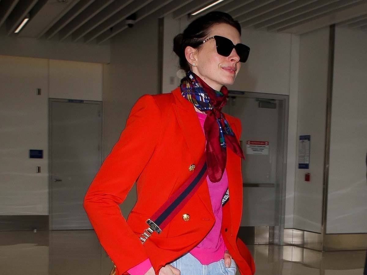 Anne Hathaway’s Airport Outfit Includes the Pants Every Frequent Flyer Avoids