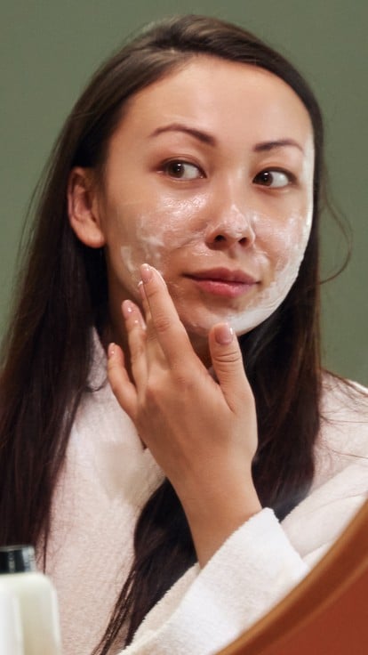 Acne? Try These Oil-Free Moisturizers (Even If Your Skin Is Not Oily!)