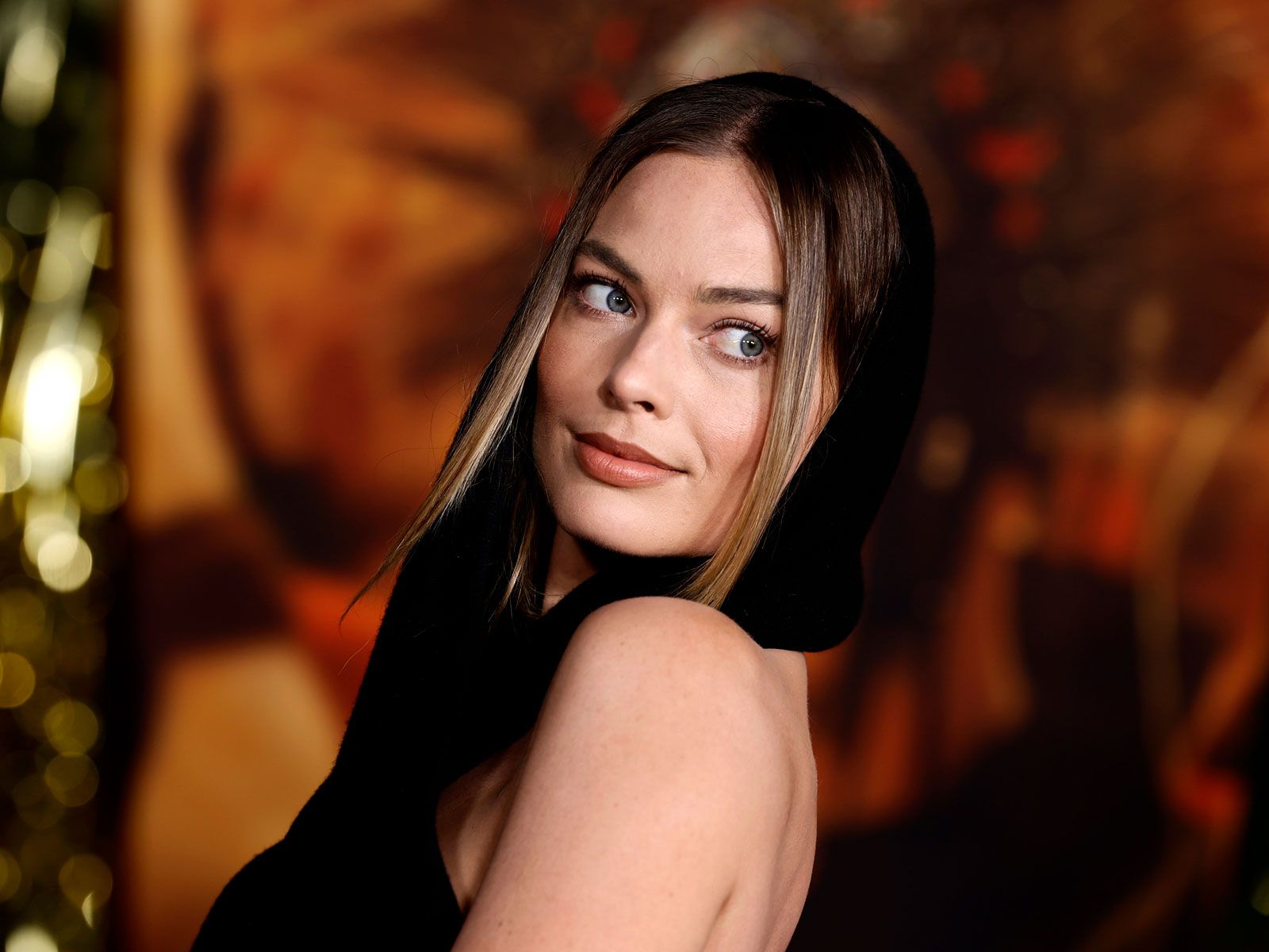 Margot Robbie and Her 65-Year-Old Mom Look Like Twins on the Red Carpet