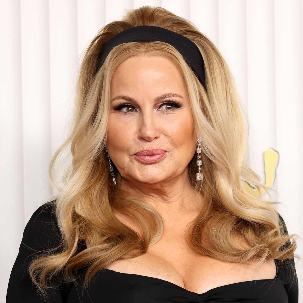 Jennifer Coolidge’s “’60s Bardot” Hair Is Everything—Here’s How to Create It