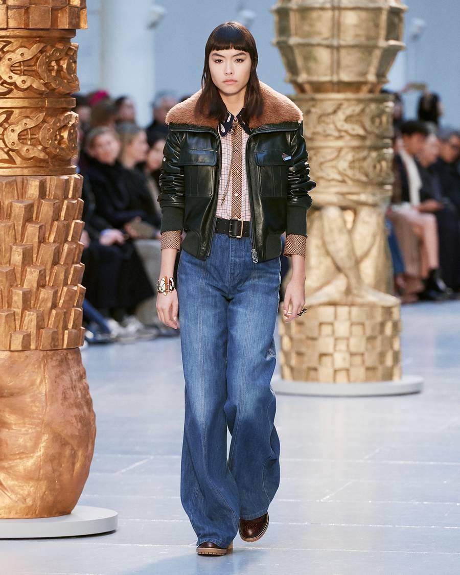 9 Effortless Ways to Wear Fall’s Biggest Jeans Trend