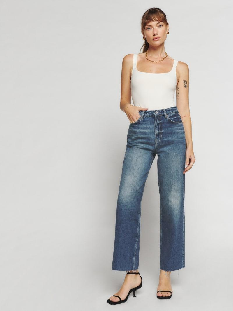 This ’70s Jeans Trend Is Controversial for Short Girls, But I’m Trying It