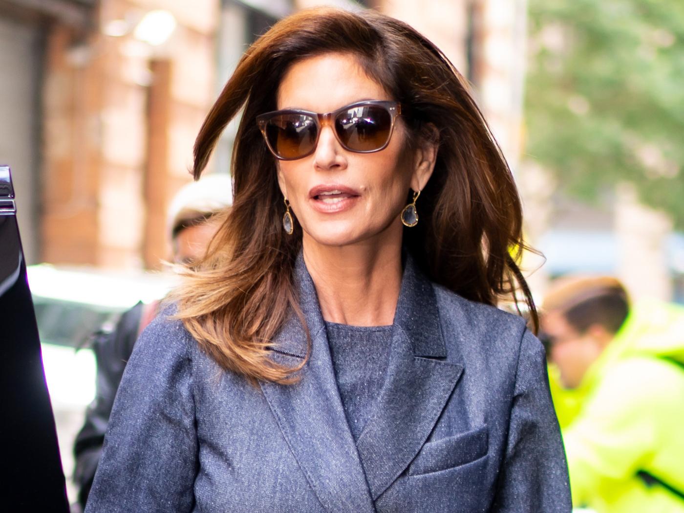 Cindy Crawford Has Been Wearing This Exact Outfit Combo Since 2004