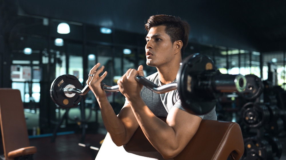 a man strength training to build muscle