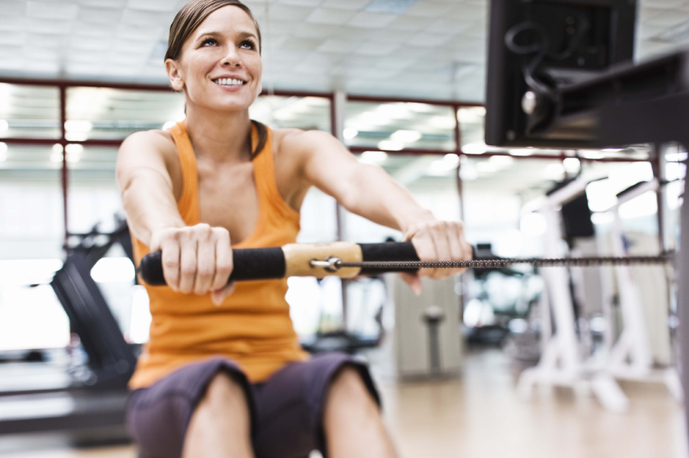 woman working out to increase muscle mass