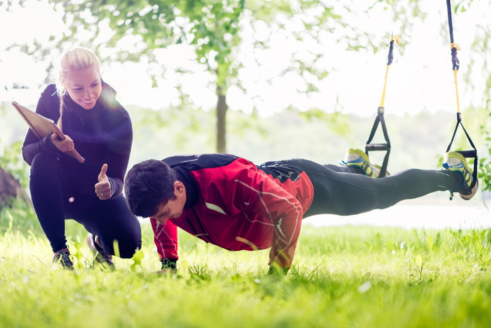 personal trainer with a client