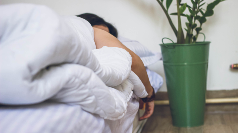 woman sleeping for muscle recovery