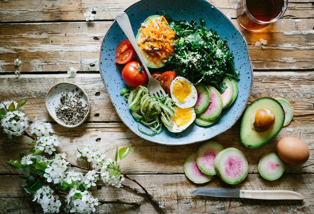 a well-balanced meal consisting of grilled chicken (protein), a side of quinoa (carbohydrates), and a colorful assortment of roasted vegetables (micronutrients). The meal is drizzled with olive oil (healthy fats), showcasing a variety of macronutrients for a nutritious and balanced eating