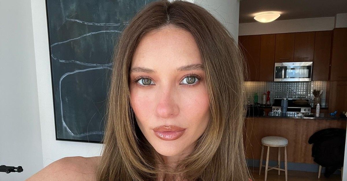 How to Use Setting Spray: A No-Fuss Guide by Makeup Artists