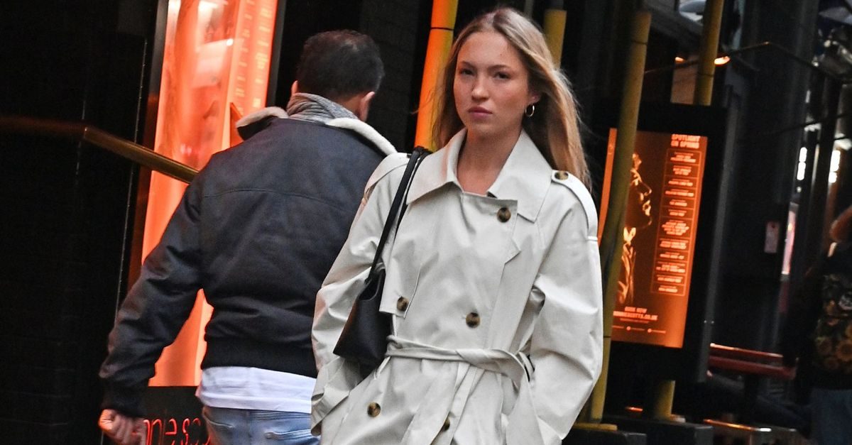 Lila Moss Just Styled Her Trench Coat and Jeans in the Most London-Girl Way