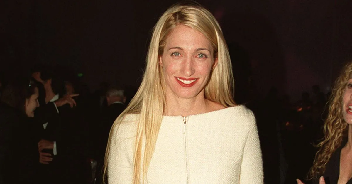 Gwyneth Paltrow Channeled ’90s CBK in a Chic Boat Neck Dress