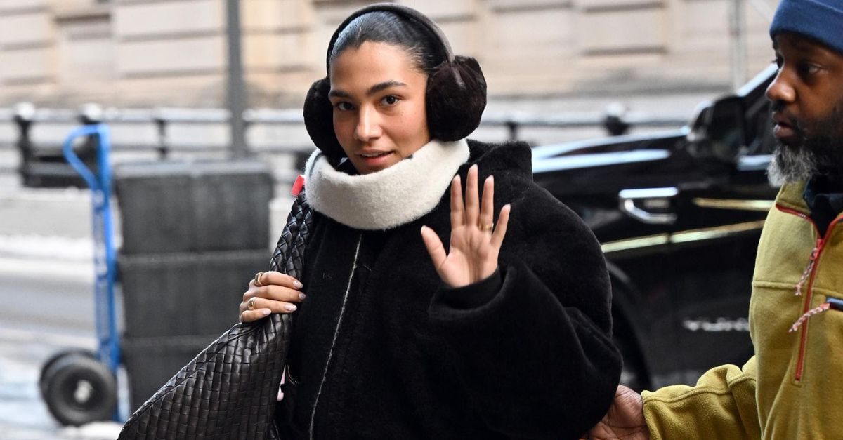 Olivia Dean Just Made Low-Rise Jeans and Boots Look Beyond Chic