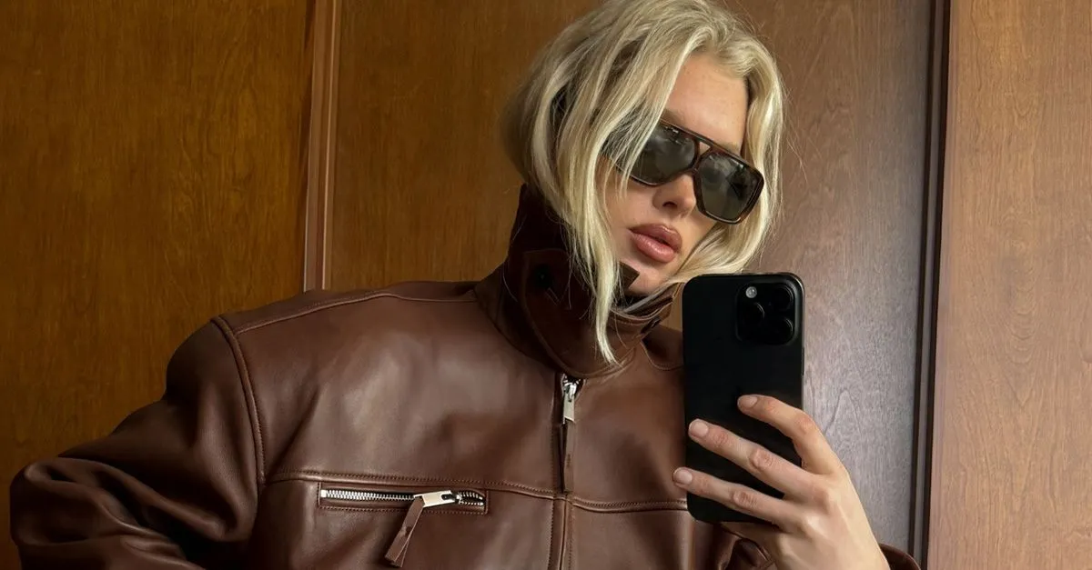 The Anti-Flat Shoe Trend Chic Women Wear With Suede Pants