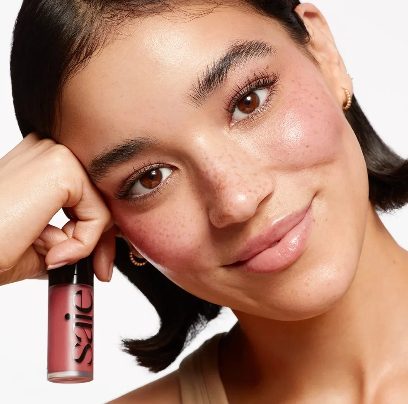 Makeup Bag Essentials Every Woman Should Have This Fall/Winter